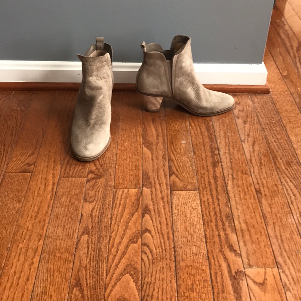 Lucky Brand Boots size 8.5, Taupe Color